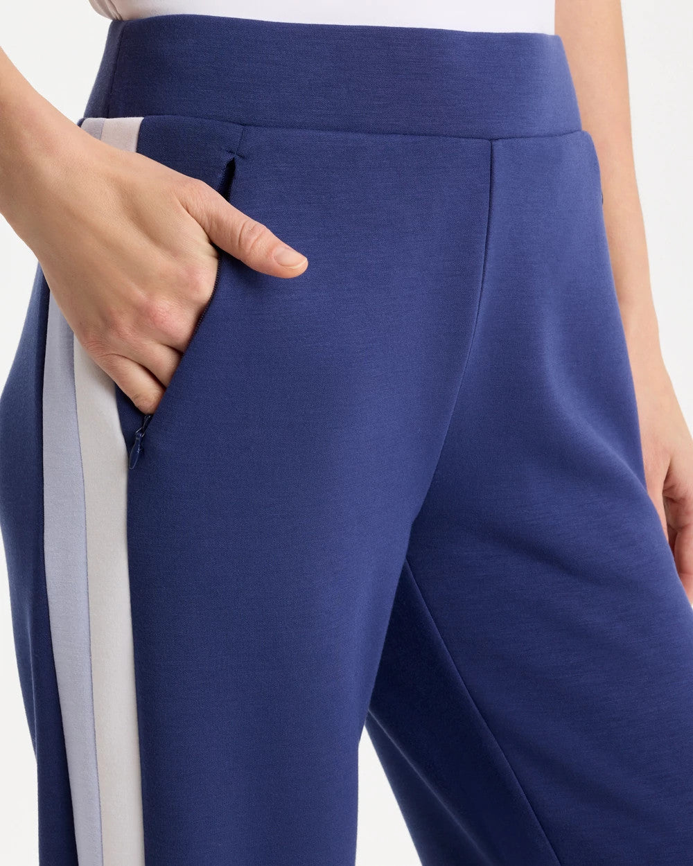 Chico's Zenergy® Soft Contrast Crop Pants