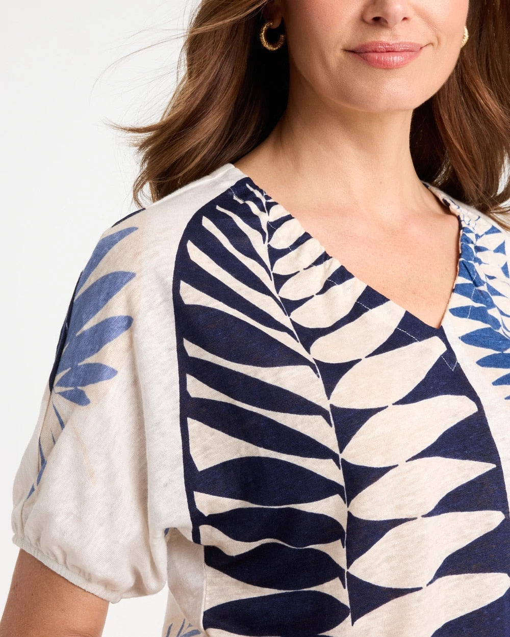 Chico's Leaf Print Linen Ruched V-Neck Tee